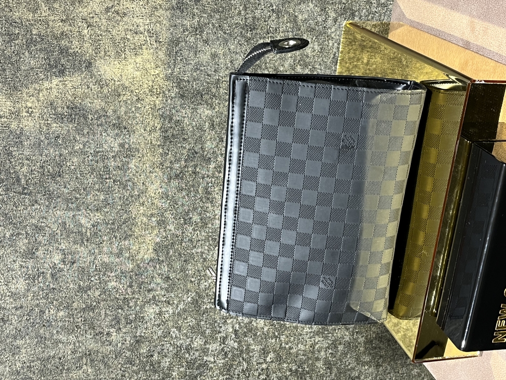 LOUIS VUITTON İTHAL CLUTCH