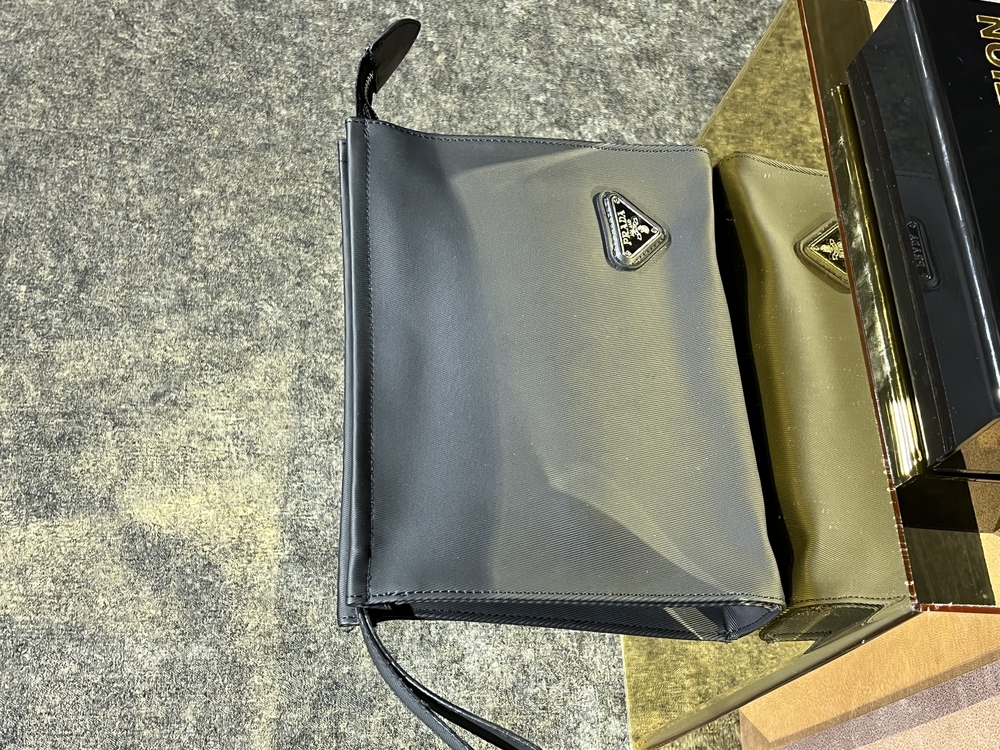 PRADA İTHAL CLUTCH 