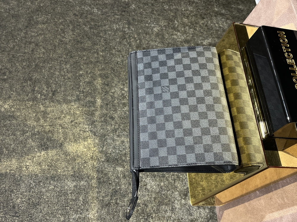 LOUIS VUITTON İTHAL CLUTCH