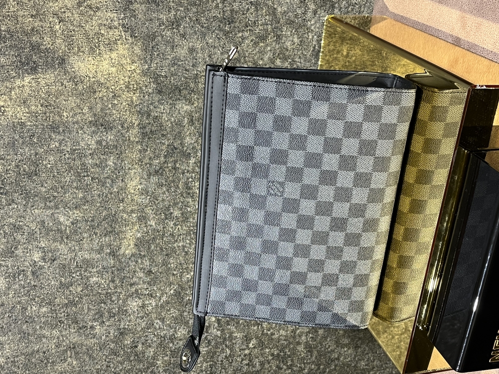 LOUIS VUITTON İTHAL CLUTCH