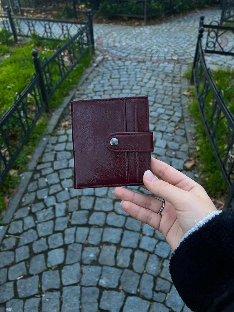 VAKAR KAPAMA DETAYLI ÇOK KARTLIKLI CÜZDAN BORDO