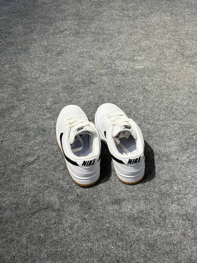 NIKE DUNK LOW WHITE GUME