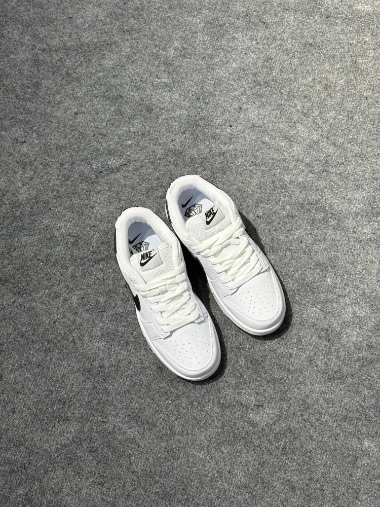 NIKE DUNK LOW WHITE GUME