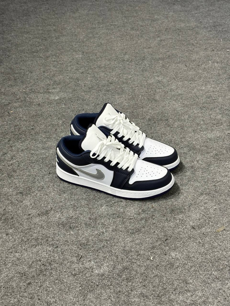 NIKE AIR JORDAN 1 LOW MIDNIGHT NAVY