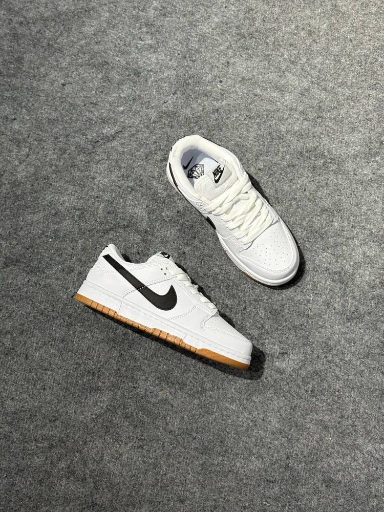 NIKE DUNK LOW WHITE GUME