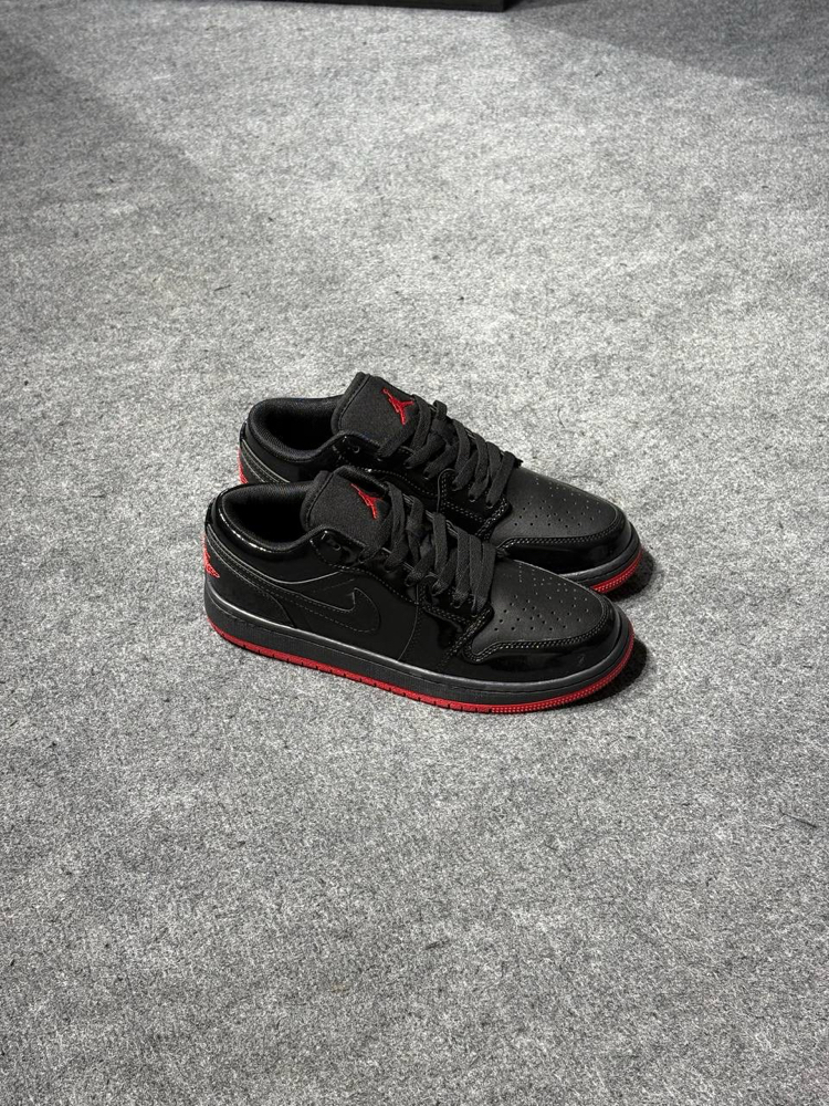 NIKE AIR JORDAN 1 LOW RED BLACK