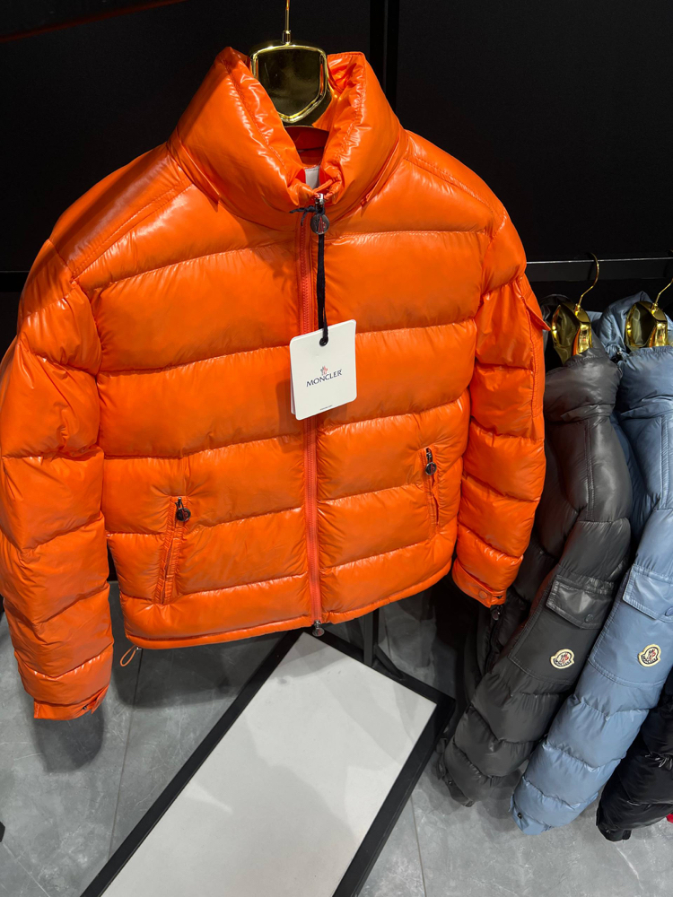 Moncler maya kapüşonlu mont turuncu