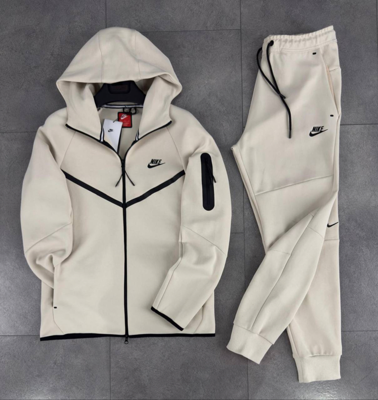 NİKE TECH FLEECE premium beyaz