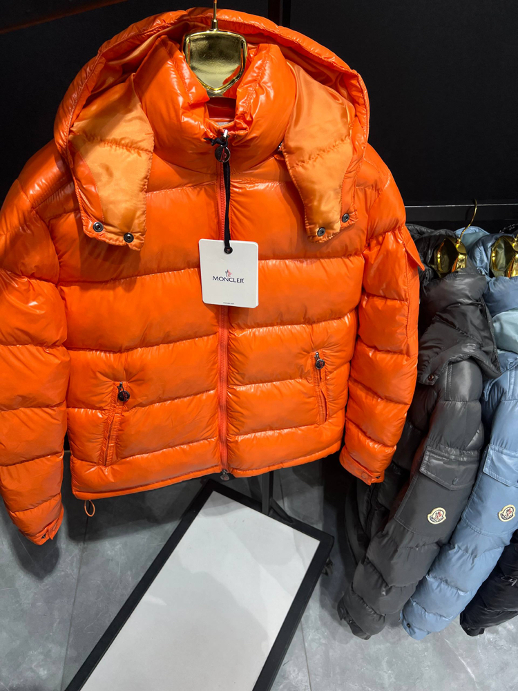 Moncler maya kapüşonlu mont turuncu