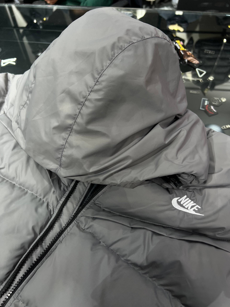 Nike STORM FIT Windrunner Primaloft gri