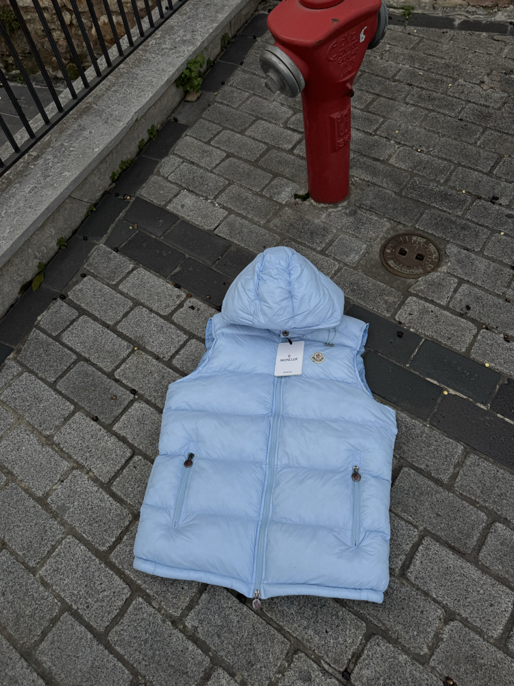 MONCLER baby blue yelek