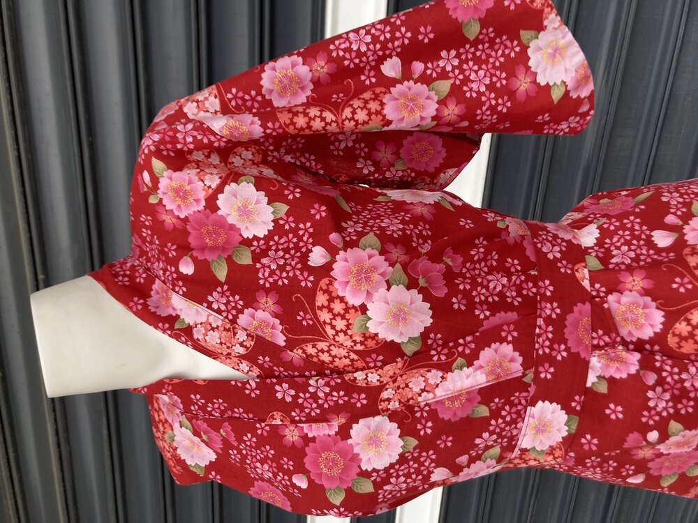 Çiçekli Japon Kimono