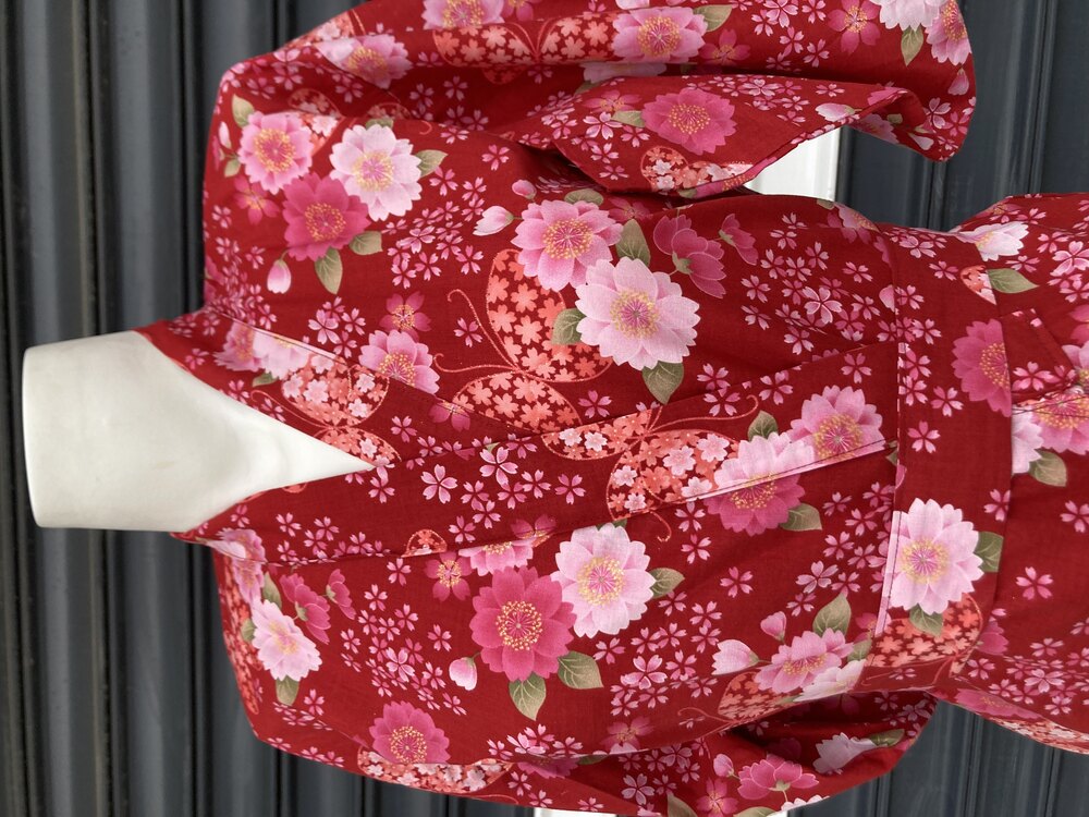 Çiçekli Japon Kimono