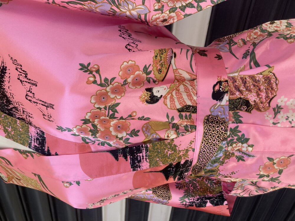 Beli Kuşaklı Pembe Saten Kimono