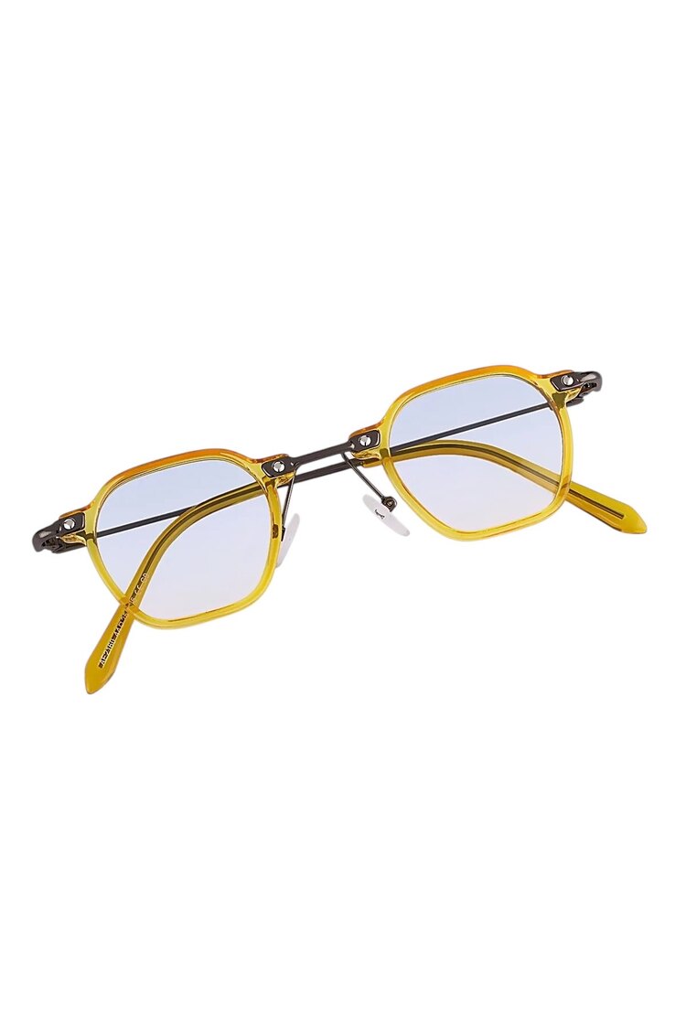Model - Lviv / Yellow