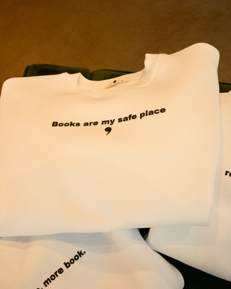 Oversize Sweatshirt | Books are my safe place