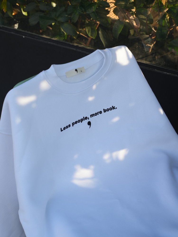 Oversize Sweatshirt | Less people, more book. 