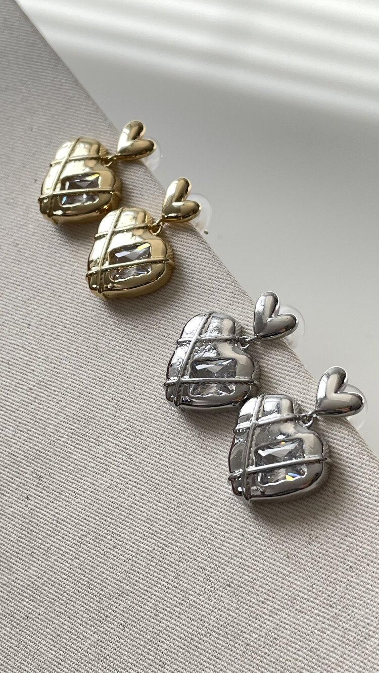 Taşlı Kalp Küpe Silver