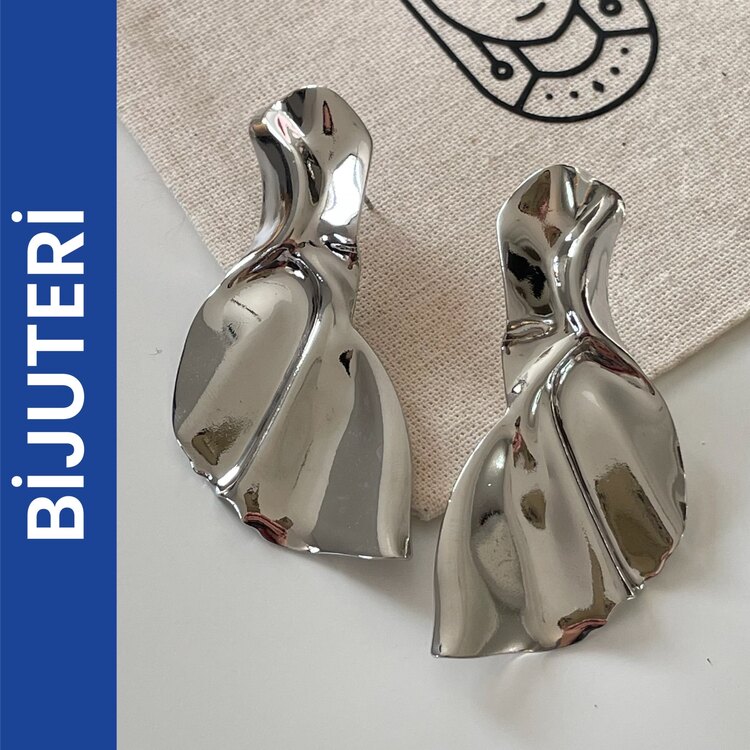Yaprak Plaka Küpe Silver