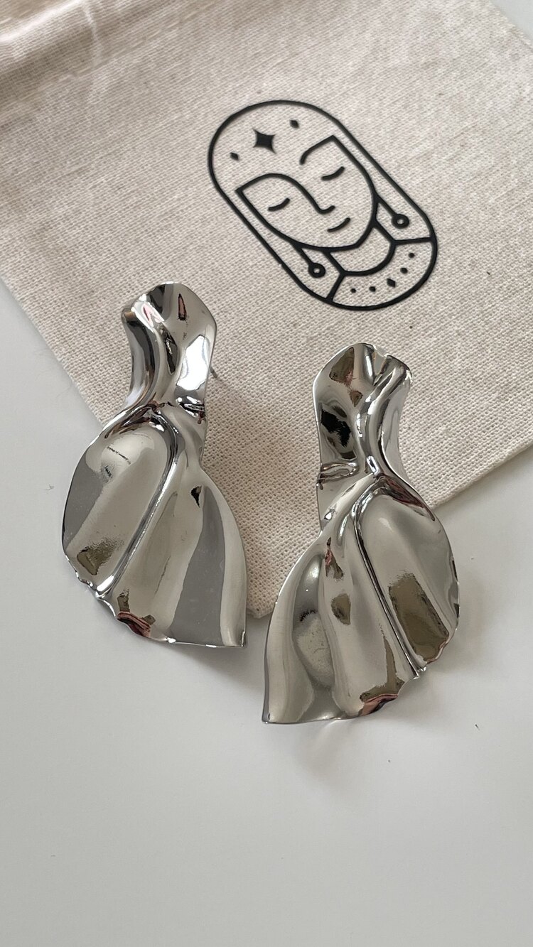 Yaprak Plaka Küpe Silver