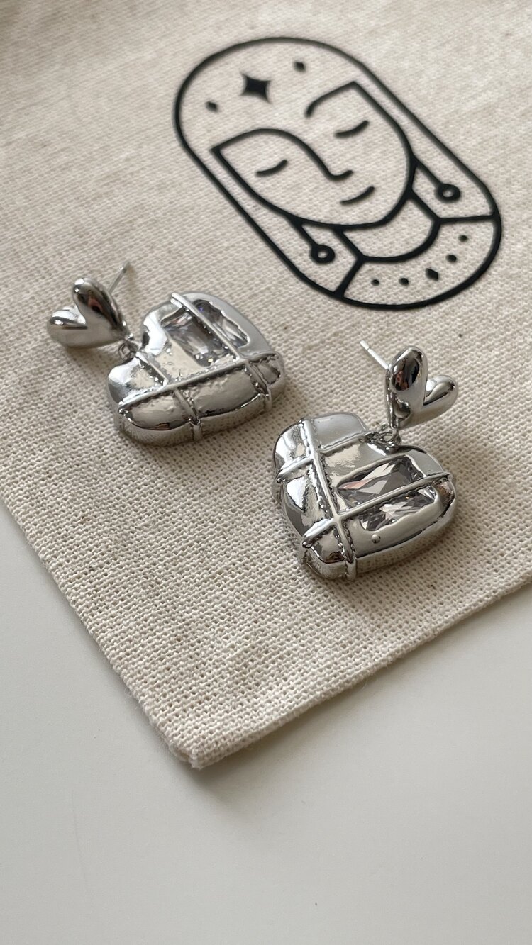 Taşlı Kalp Küpe Silver