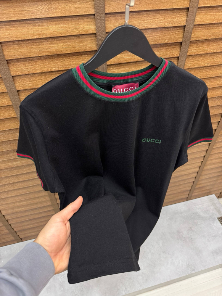 GUCCİ-SİYAH TİŞÖRT YAKA DETAYLI