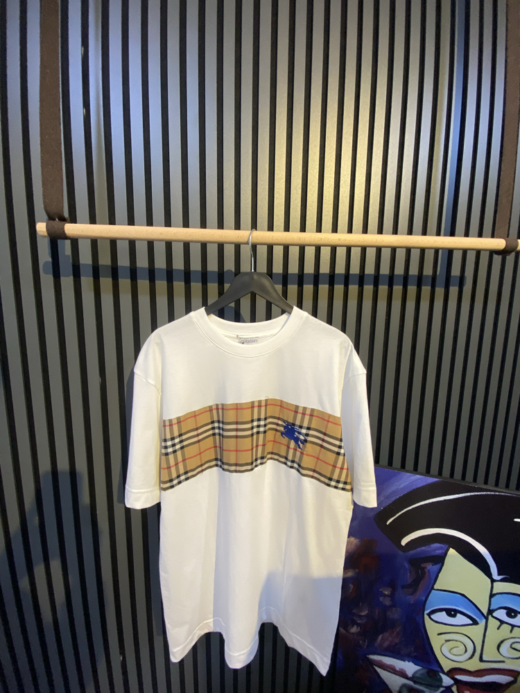 BURBERRY-KARA DETAYLI NAKIŞLI