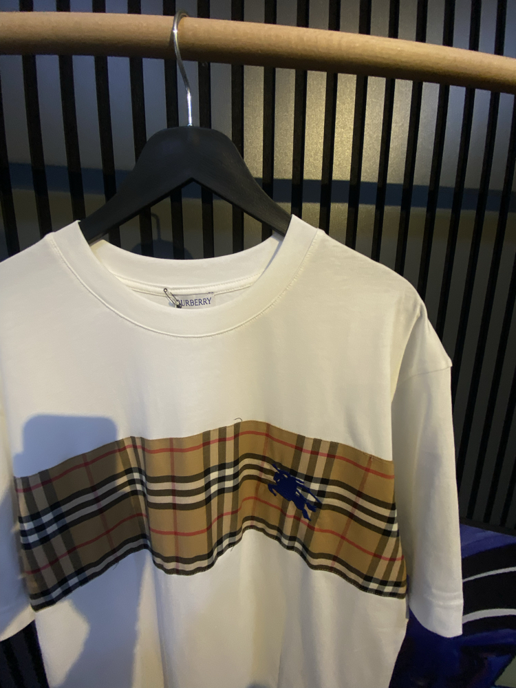 BURBERRY-KARA DETAYLI NAKIŞLI