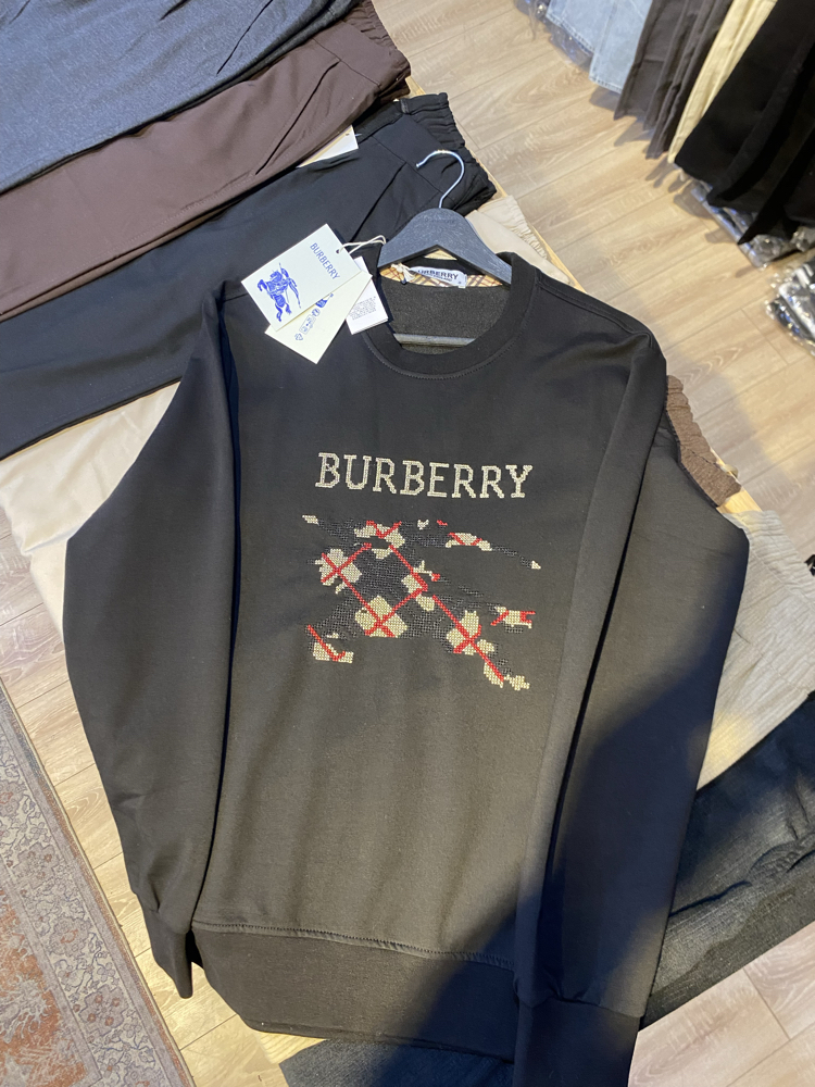 Sweatshirt
