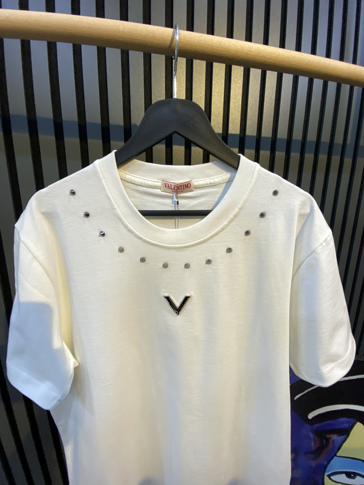 VLTN-YAKA DETAYLI-TİŞÖRT