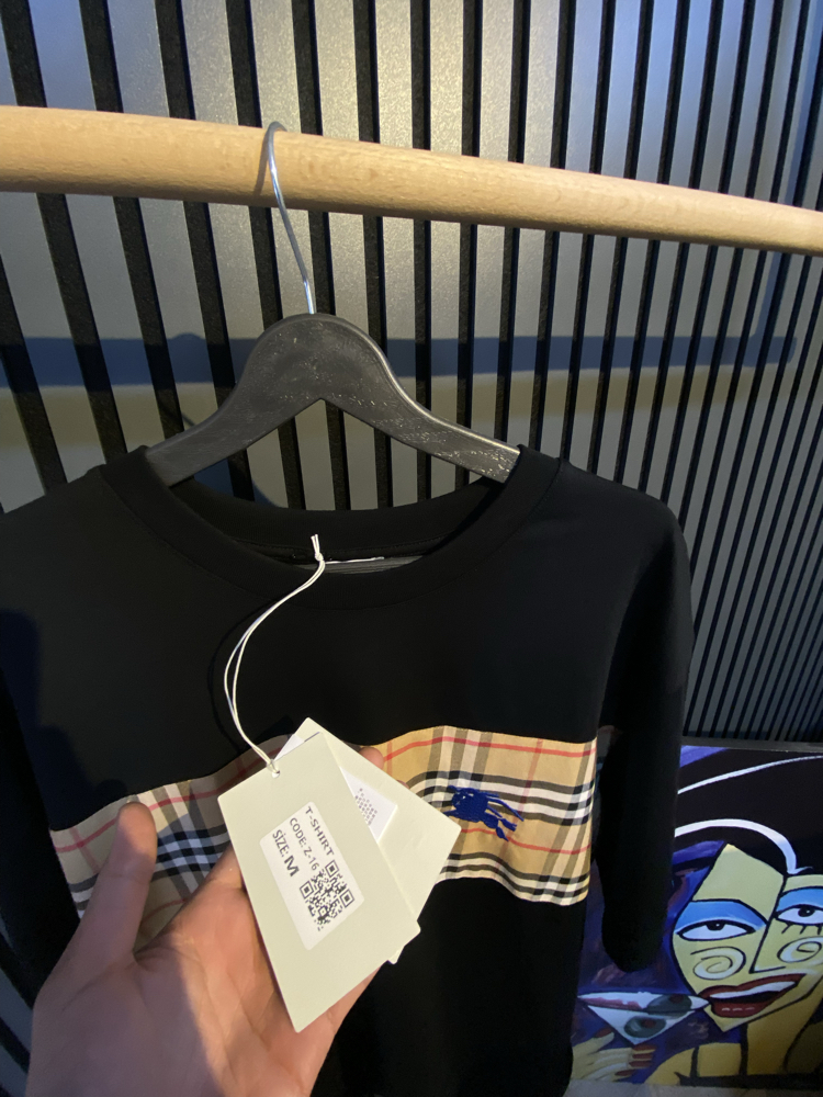 BURBERRY-SİYAH KARE DETAYLI NAKIŞLI