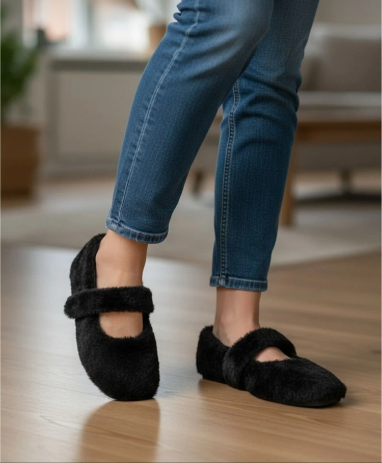 Yumuşak Peluş Ev Terliği –  Konforlu ve Şık Tasarım