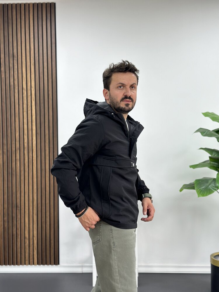 Siyah Yağmurluk 