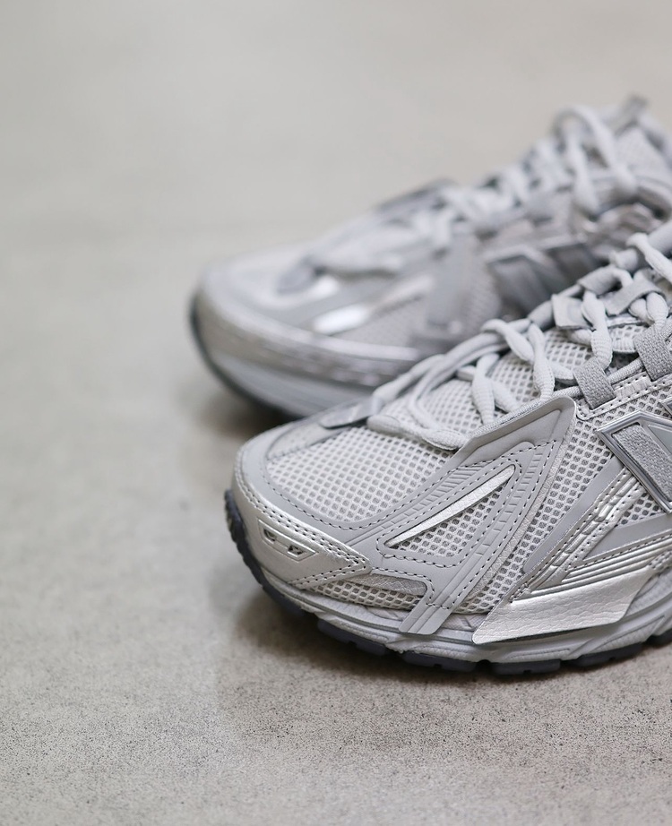 New Balance 1906A Concrete Silver Metallic