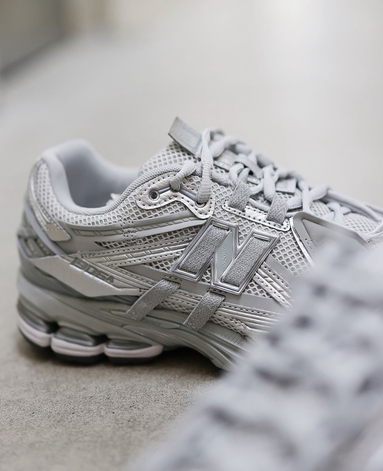 New Balance 1906A Concrete Silver Metallic