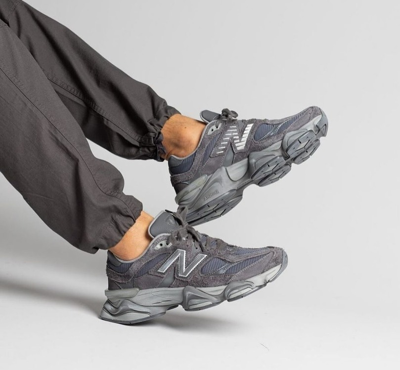 New Balance 9060 Magnet