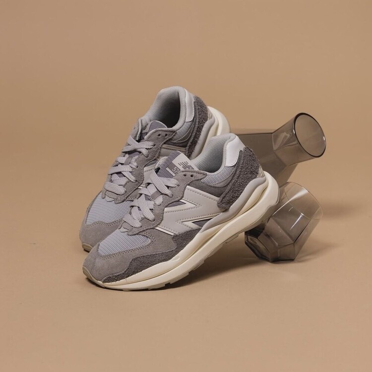 New Balance 5740 Grey