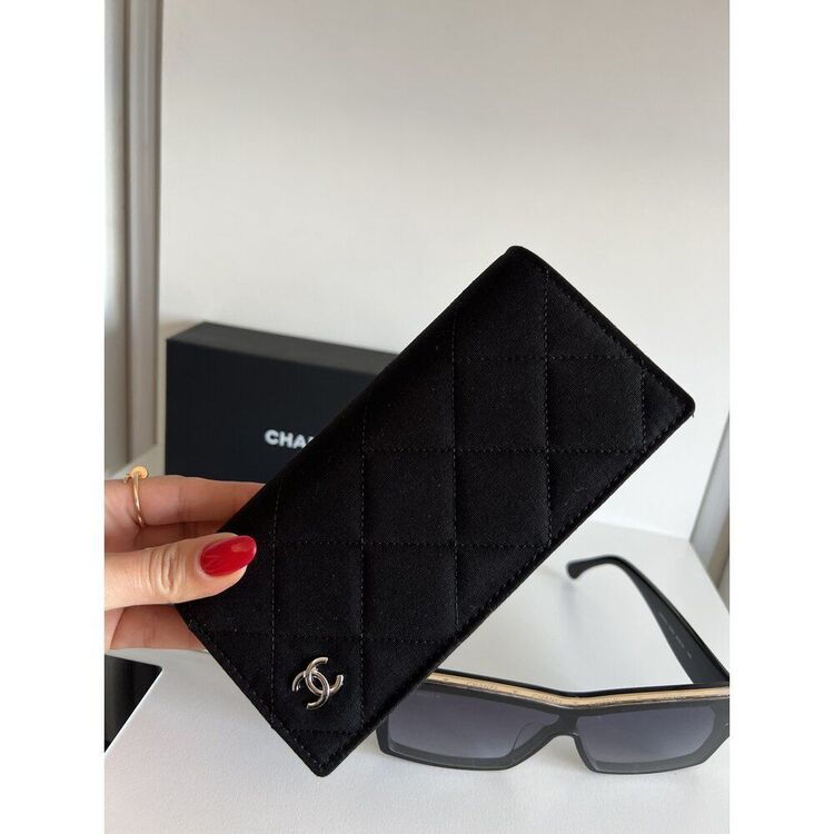 Chanel İnci Detaylı Siyah Gözlük