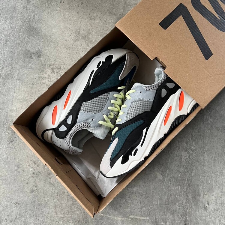 Yeezy 700 Wave Runner