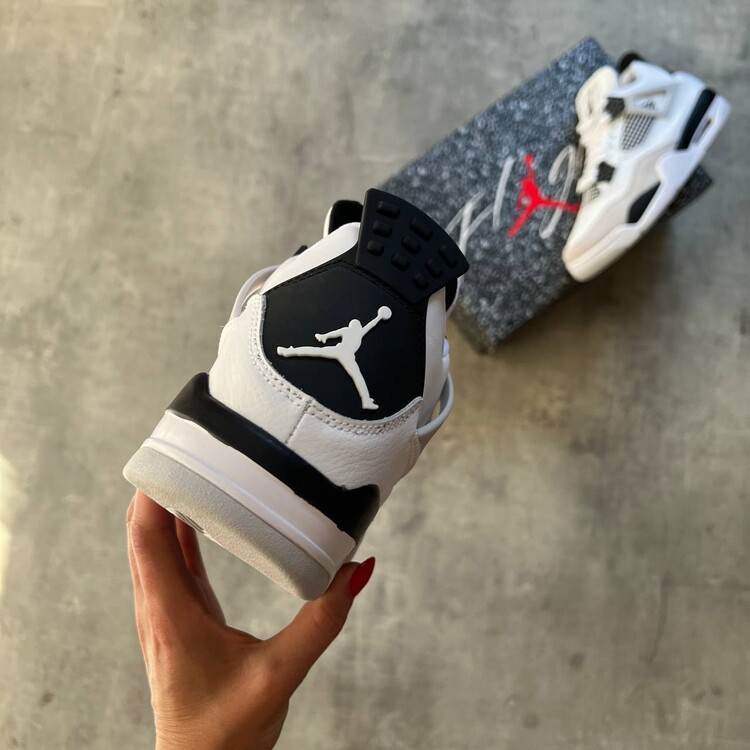 AİR JORDAN 4 RETRO