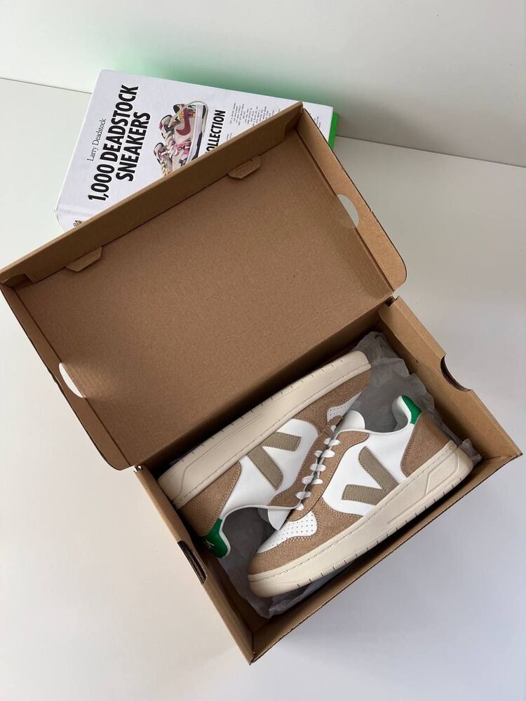 Veja Extra White Sahara Emeraude