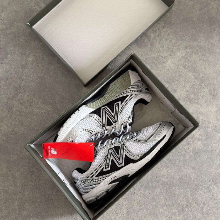 New Balance 860v2 Black White Silver