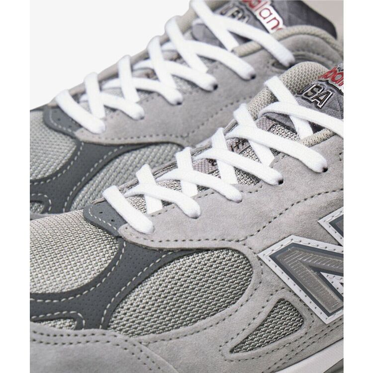 New Balance 990v3
