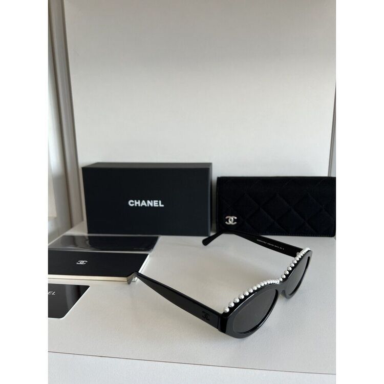 Chanel İnci Detaylı Siyah Gözlük