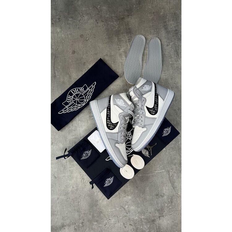 Air Jordan 1 x Dior (Full Box)
