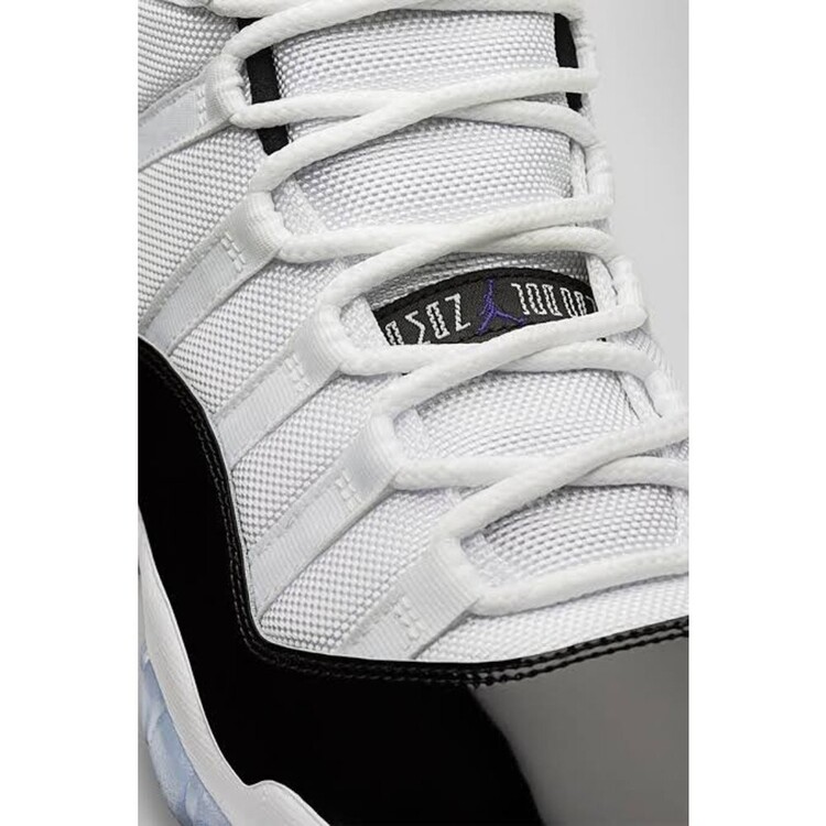 Air Jordan 11 Retro Concord