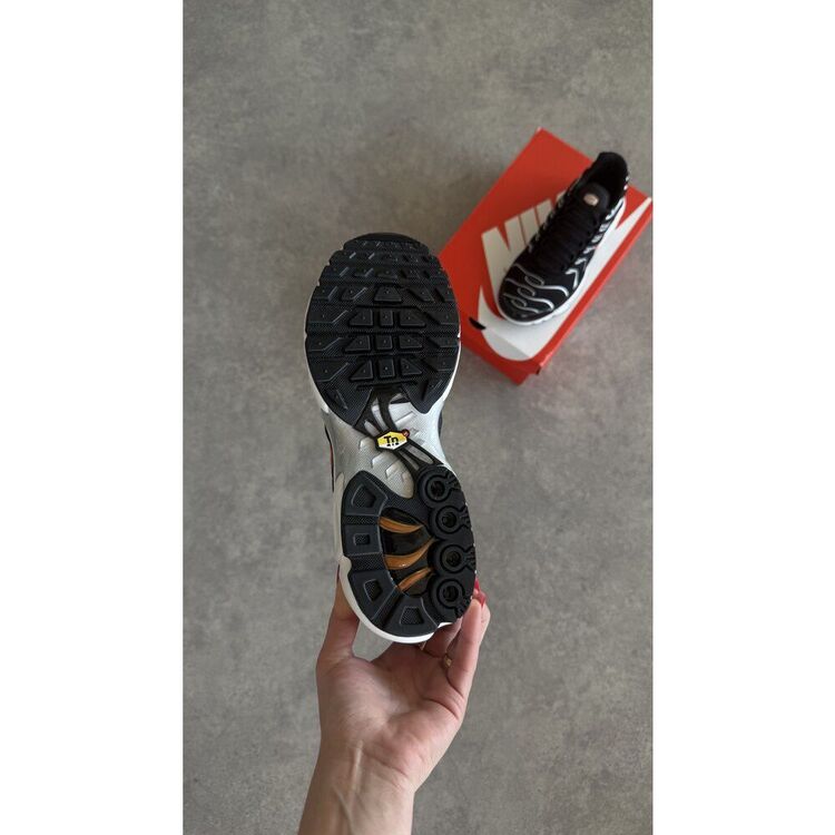 Air Max Plus Black Dark Grey Hyper Crimson