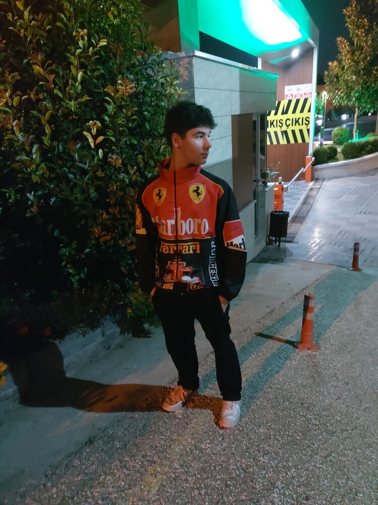 Ferrari Yağmurluk