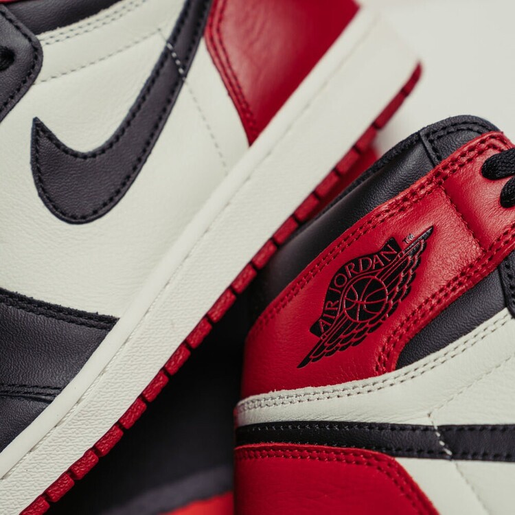 Nike Air Jordan 1 Retro High Bred Toe