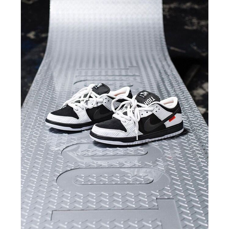Tightbooth x Nike Dunk SB Low